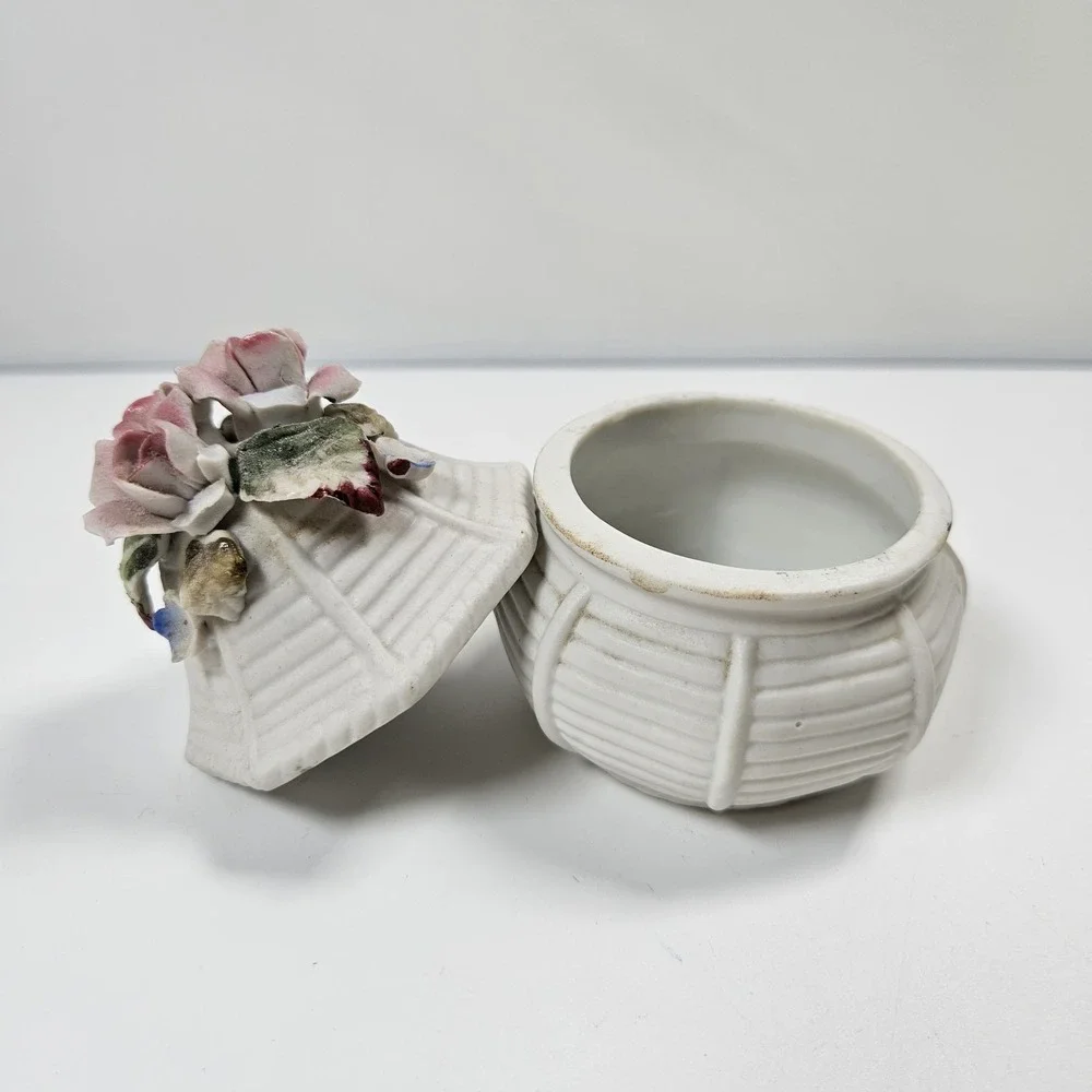 Vintage VTG Vase Raised Floral Decoration Ceramic‎ Glazed Jewelry Box Trinket